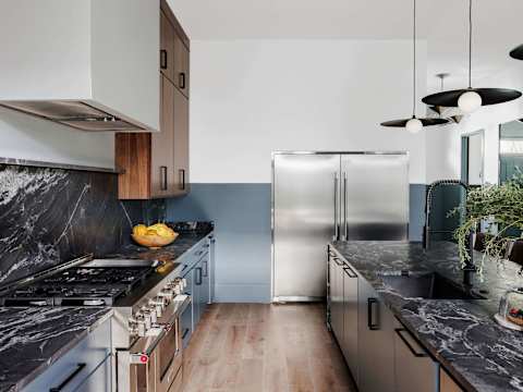 Designer Home 1 Block to magazine, Heated Pool&Spa photo 13