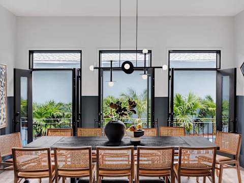 Designer Home 1 Block to magazine, Heated Pool&Spa photo 6