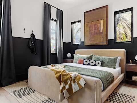 Designer Home 1 Block to magazine, Heated Pool&Spa photo 23