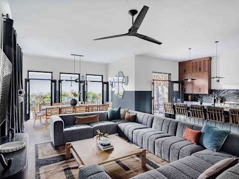 Designer Home 1 Block to magazine, Heated Pool&Spa photo 8