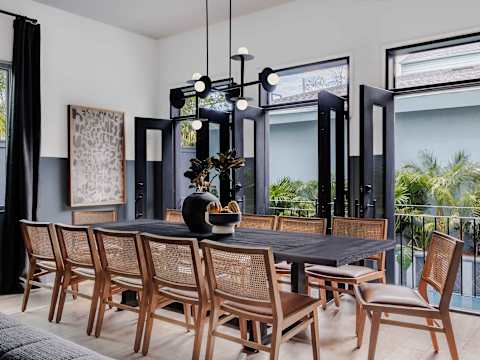 Designer Home 1 Block to magazine, Heated Pool&Spa photo 9