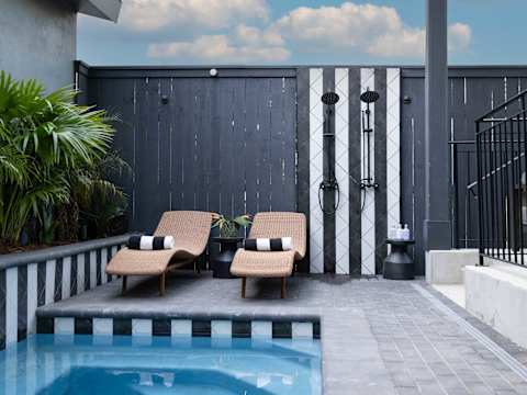 Designer Home 1 Block to magazine, Heated Pool&Spa photo 16