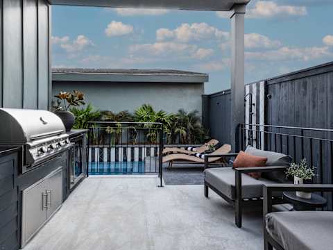 Designer Home 1 Block to magazine, Heated Pool&Spa photo 15