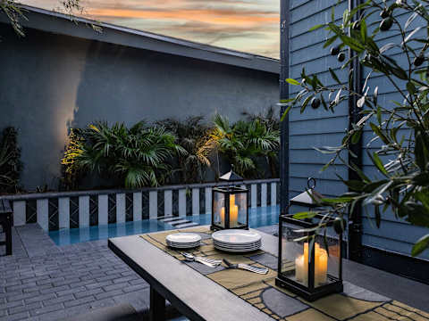 Designer Home 1 Block to magazine, Heated Pool&Spa photo 20