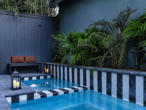 Designer Home 1 Block to magazine, Heated Pool&Spa photo 19