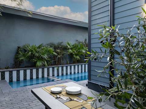 Designer Home 1 Block to magazine, Heated Pool&Spa photo 21