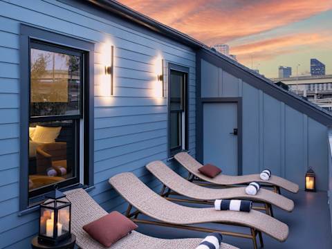 Designer Home 1 Block to magazine, Heated Pool&Spa photo 42