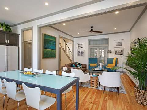 Rare 4BR Savannah Retreat | Shared Pool & DT Steps photo 4