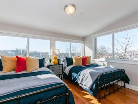 Tasteful & Luminous Refuge | Near T photo 1