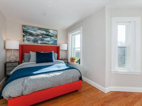 Tasteful & Luminous Refuge | Near T photo 7