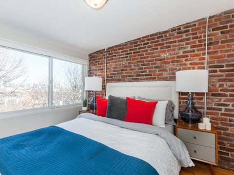 Tasteful & Luminous Refuge | Near T photo 11