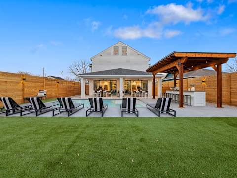 Modern Luxury Homes with Private Pool photo 45