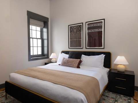 Refurbished Townhome, Walk to Forsyth & Parking photo 9