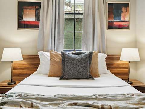 Designer Home on Magazine, Pool and Spa photo 34