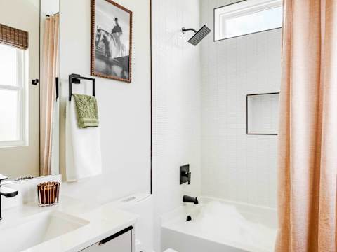 Brand New Austin Retreat, Hot Tub & Balcony Suite photo 18