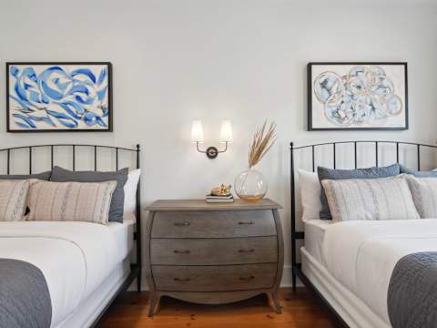 The 1300 | Designer 6-bedroom, Close to Parades photo 21