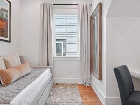 The 1300 | Designer 6-bedroom, Close to Parades photo 26