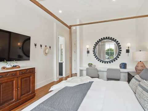 The 1300 | Designer 6-bedroom, Close to Parades photo 13