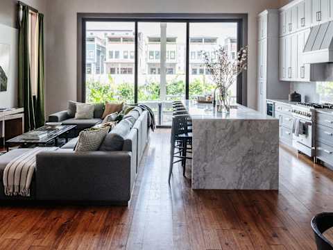 The 1300 | Designer 6-bedroom, Close to Parades photo 1