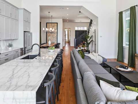 The 1300 | Designer 6-bedroom, Close to Parades photo 33