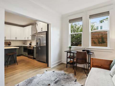 Modern Two Townhomes, Close to Downtown photo 9