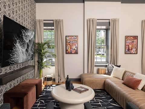 Updated Townhome, Free Parking photo 3