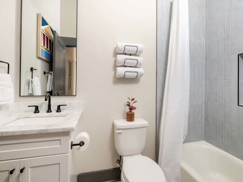 Updated Townhome, Free Parking photo 11