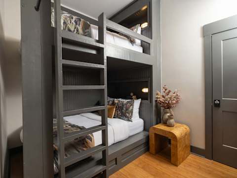 Updated Townhome, Free Parking photo 17