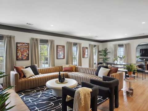 Updated Townhome, Free Parking photo 23