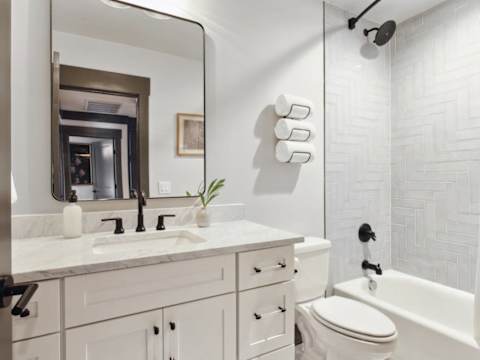 Updated Townhome, Free Parking photo 27