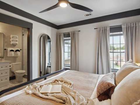 Updated Townhome, Free Parking photo 28