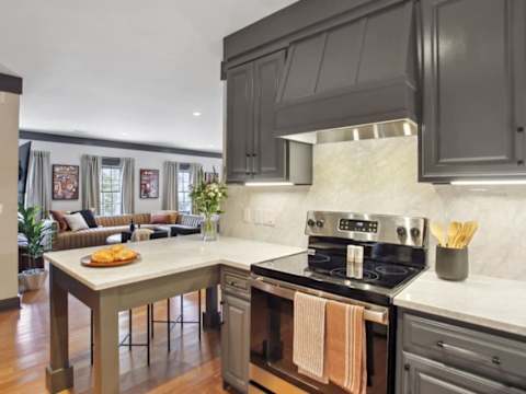 Updated Townhome, Free Parking photo 35