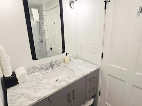 Contemporary Condo, Downtown Savannah photo 29