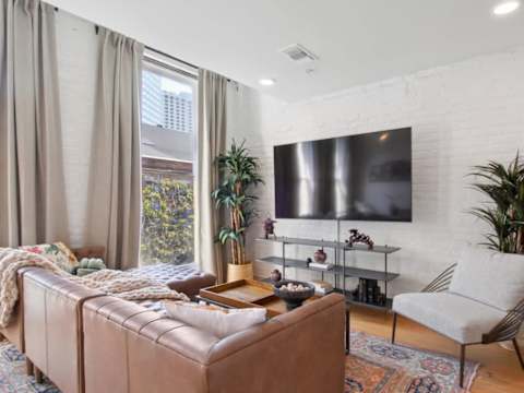 Two Expansive Hotel Suites, Near French Quarter photo 8