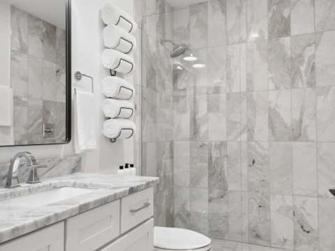 Two Expansive Hotel Suites, Near French Quarter photo 49