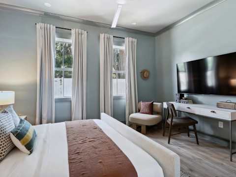 Modern Savannah Home, Private Pool & Spa photo 16