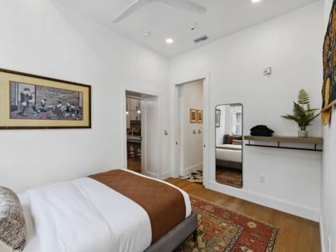 Modern CBD Hotel Suites with Near French Quarter photo 9