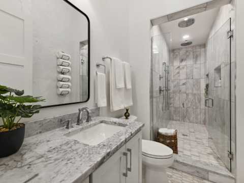 Modern CBD Hotel Suites with Near French Quarter photo 11