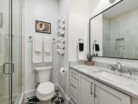 Modern CBD Hotel Suites with Near French Quarter photo 23