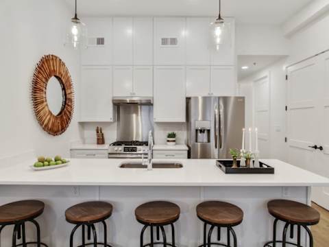 Modern CBD Hotel Suites with Near French Quarter photo 26