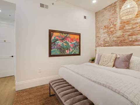 Modern CBD Hotel Suites with Near French Quarter photo 38