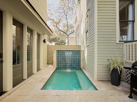 Stunning Carriage House, Heated Pool photo 3