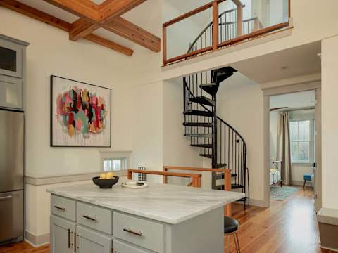 Stunning Carriage House, Heated Pool photo 4