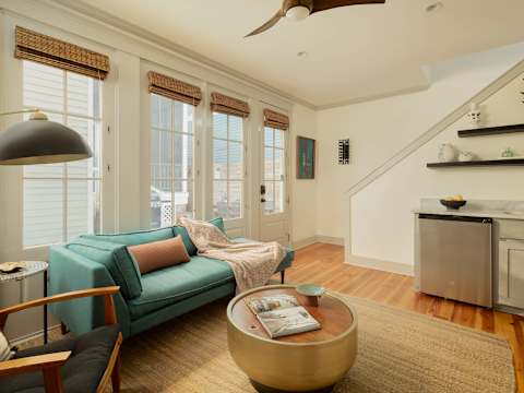 Stunning Carriage House, Heated Pool photo 8