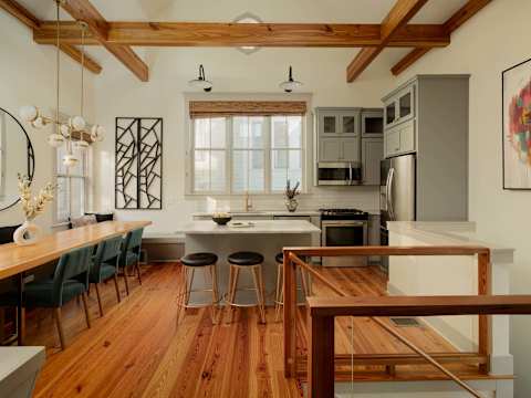 Stunning Carriage House, Heated Pool photo 12