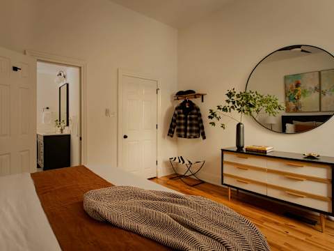 Modern Luxe Sophistication Near Forsyth Park photo 10