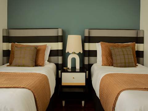 Modern Luxe Sophistication Near Forsyth Park photo 3