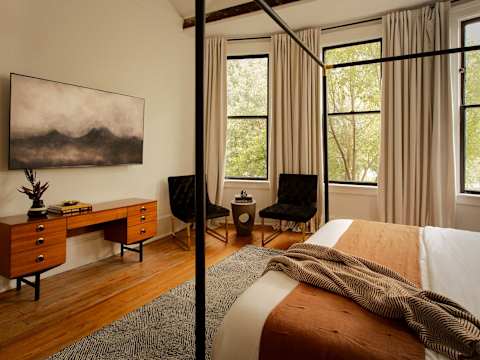 Modern Luxe Sophistication Near Forsyth Park photo 30