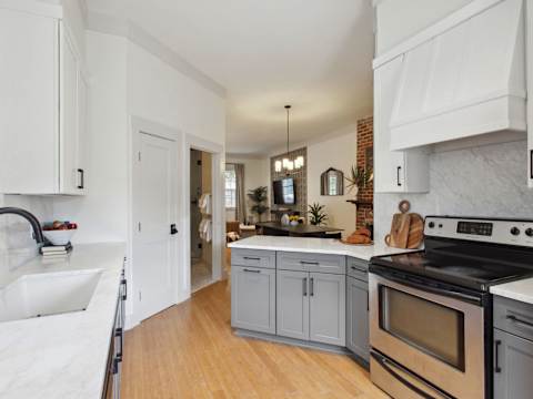 home Combo Near Forsyth Park, Parking photo 32