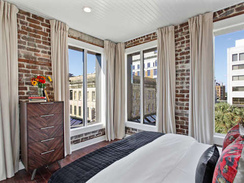 6BR Downtown Savannah Condo, Walk to Nightlife photo 13